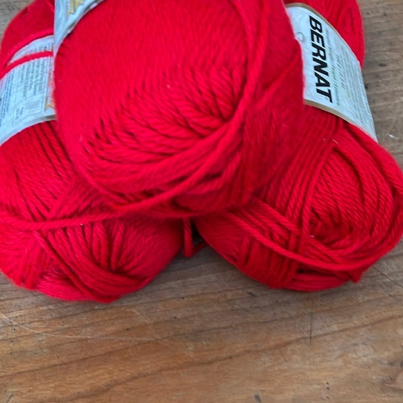 3 balls /packages Bernat Satin Yarn crimson red #04705 - Picture 14 of 16